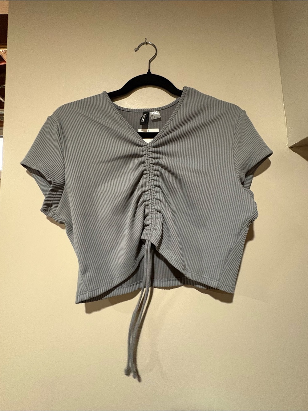 🍀 NWT H&M Light Gray Ribbed Ruched Drawstring Crop Top